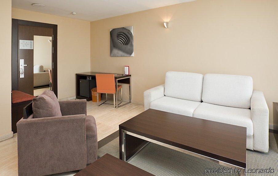 Ilunion Almirante Hotel Barcelona Room photo