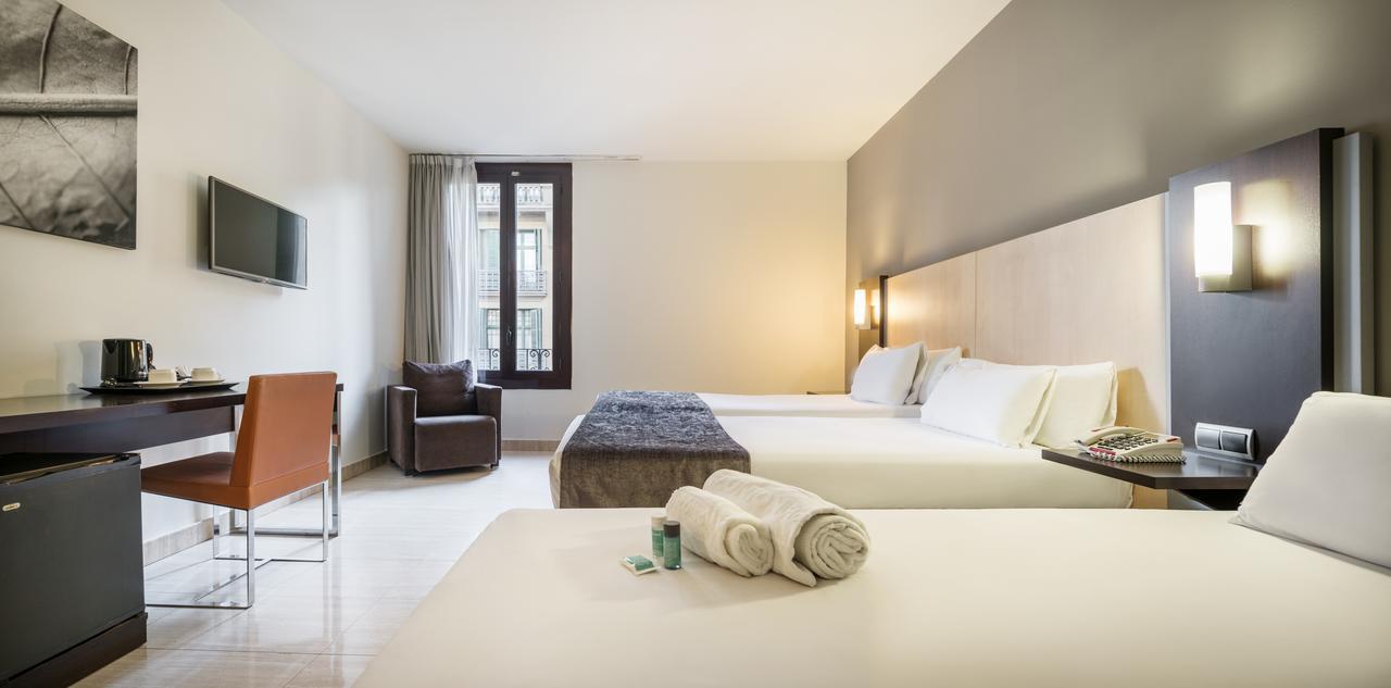 Ilunion Almirante Hotel Barcelona Room photo